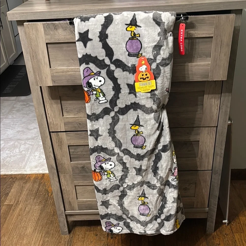 Berkshire Peanuts Halloween Throw Cowboy Snoopy Woodstock Crystal Ball NEW 2025